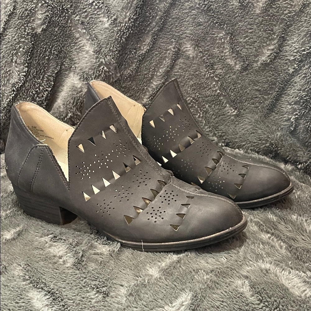 JBU Black Ankle Booties